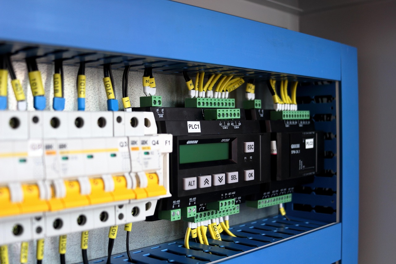 Elektroinštalácie – riadiaci rozvádzač s PLC
