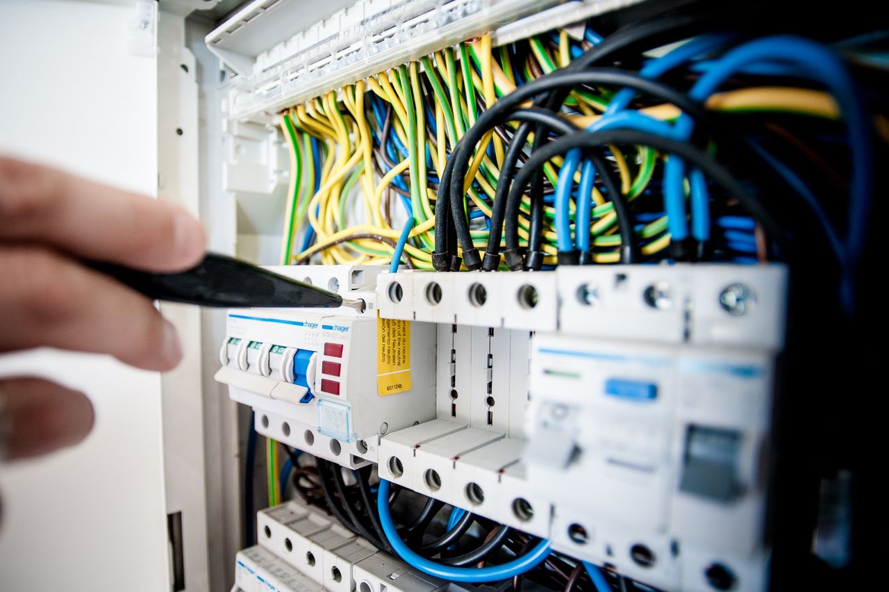Elektroinštalácie – montáž ističov v rozvádzači