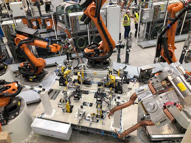 Industriemontage in einem Fertigungswerk